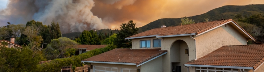 Wildifire behind a mountain